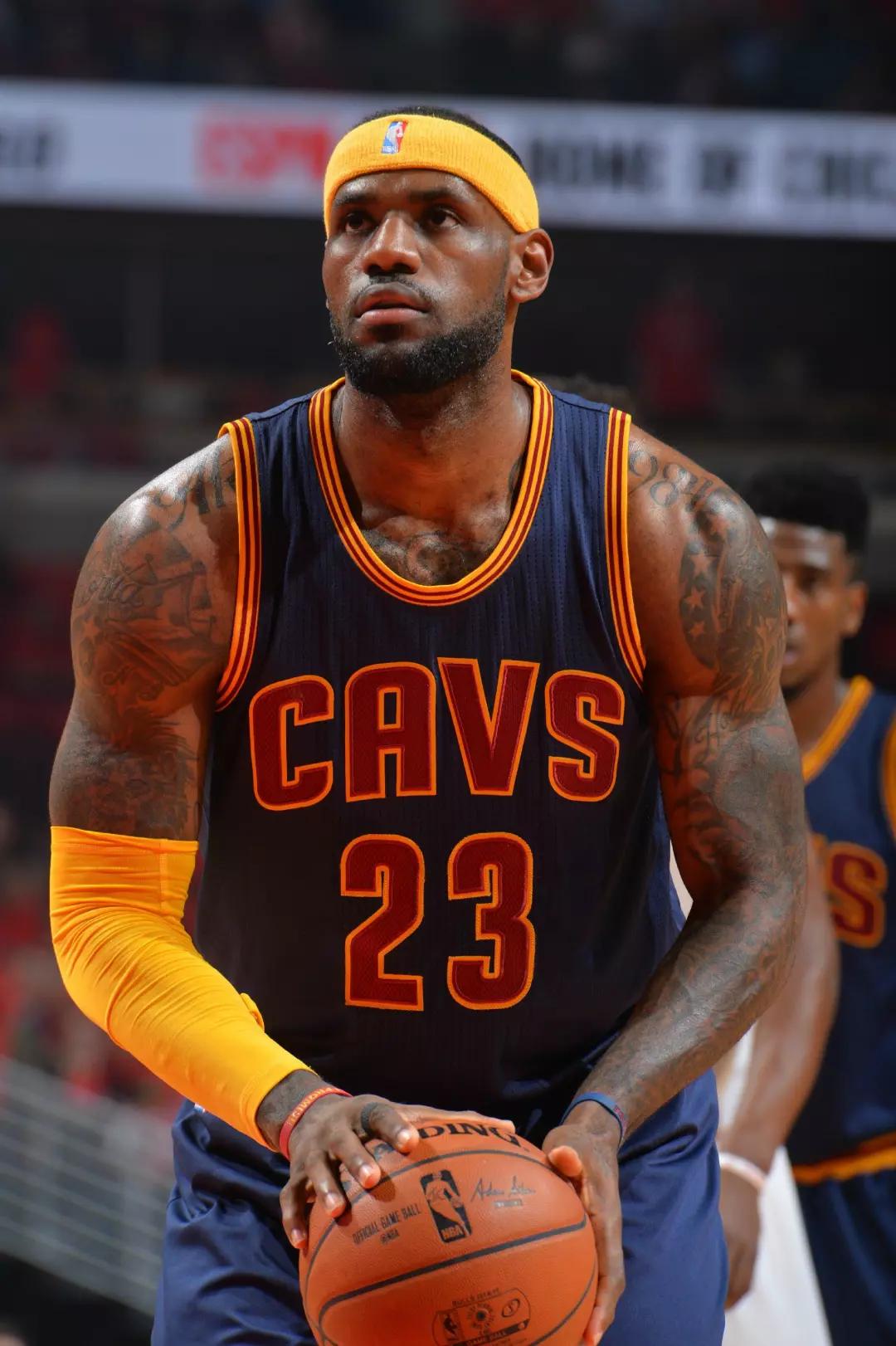 斯科蒂-巴恩斯23分 NBA湖人123-120险胜猛龙 里夫斯44分（里夫斯轰44分 湖人123-120力克猛龙 巴恩斯拿下23分）