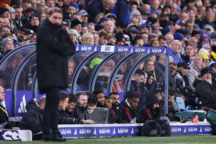 世体：对阵法鹰巴萨共有502人转卖门票，包括11名季票持有者（世体：巴萨战法鹰一役，502人转售球票，其中包含11名季票持有者）