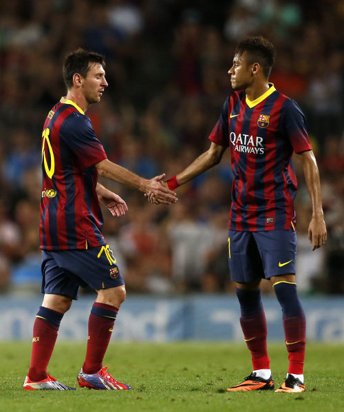 西甲为约20名待业的教练举办了专题培训：塞蒂恩、莫雷诺在列（西甲为约20位待业主帅开设专题培训班，塞蒂恩与莫雷诺在列）