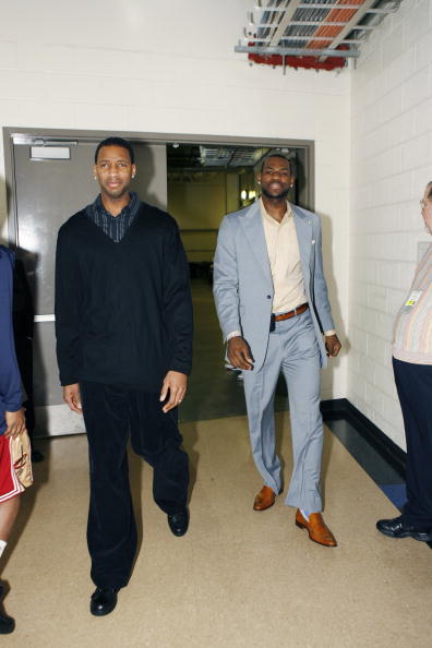 澳超前瞻：中央海岸水手状态起伏不定，墨尔本城防线严阵以待（澳超前瞻：中央海岸水手状态不稳，墨尔本城后防严阵迎战）