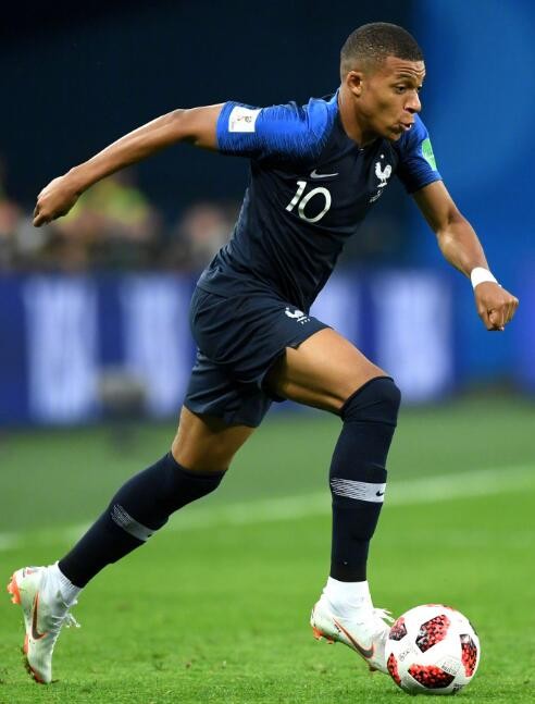 斯帅：为什么换下伊尔迪兹？我换上的是转会费5000万的奥蓬达（斯帅解释换人：伊尔迪兹下场，我派上转会费5000万的奥蓬达）