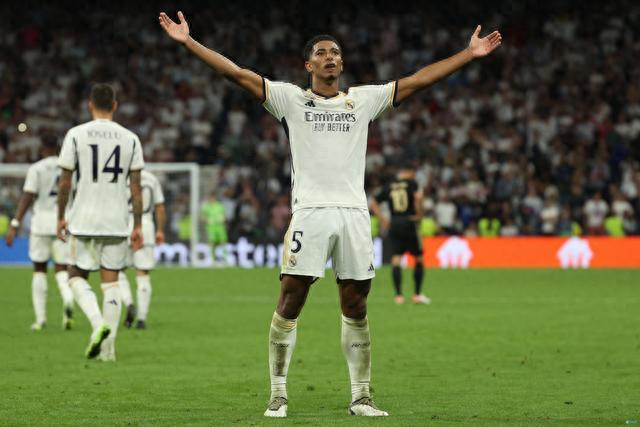 赫内斯：拜仁再次成为一座堡垒；孔帕尼像老母鸡一样保护球员（赫内斯：拜仁重铸堡垒气质；孔帕尼悉心护航球员）