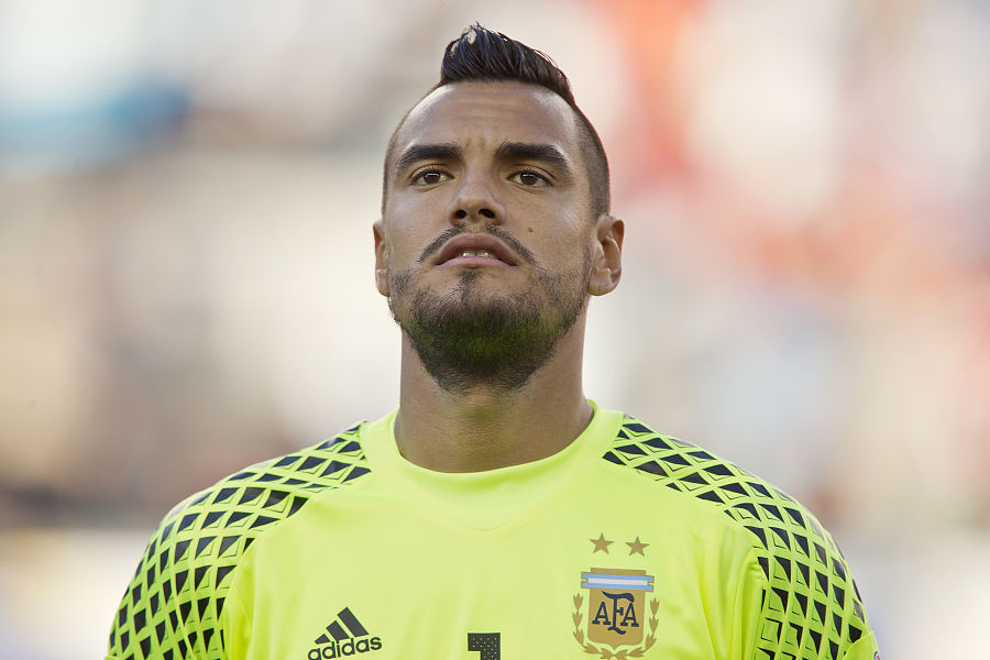 TA：桑切斯最近在逐渐进步，他已成为英超最可靠的门将之一（TA：桑切斯状态稳步提升，已跻身英超最可靠门将行列）