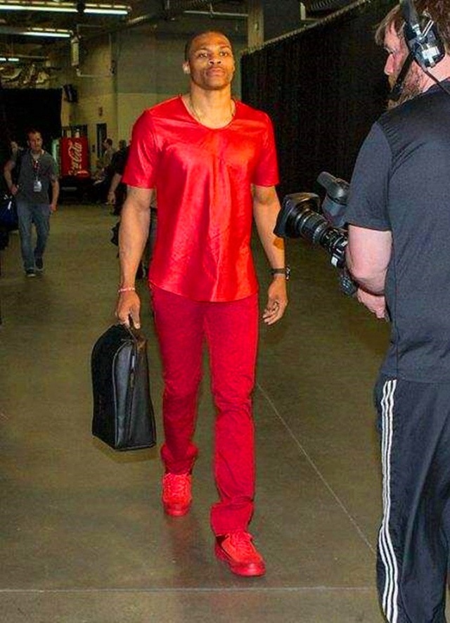 欧冠积分榜：阿森纳继续全胜领跑，拜仁3分之差位列第二（欧冠积分形势：阿森纳保持全胜稳居榜首，拜仁落后3分暂列第二）