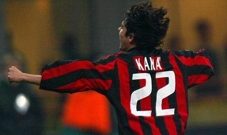 另一个半球的思念，奥斯卡晒出在家观看海港亚冠比赛照片（隔着半球的牵挂：奥斯卡在家晒图看海港亚冠）