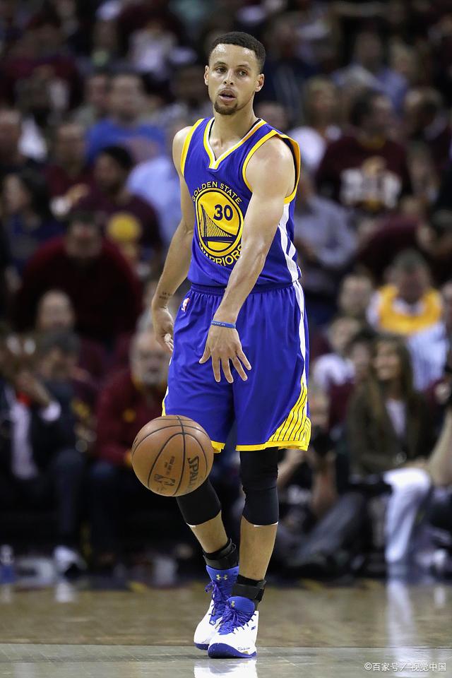 科莫2-0萨索洛连续12场不败，莫雷诺破门，尼科-帕斯献助攻（莫雷诺建功、尼科-帕斯送助，科莫2-0击败萨索洛豪取12场不败）