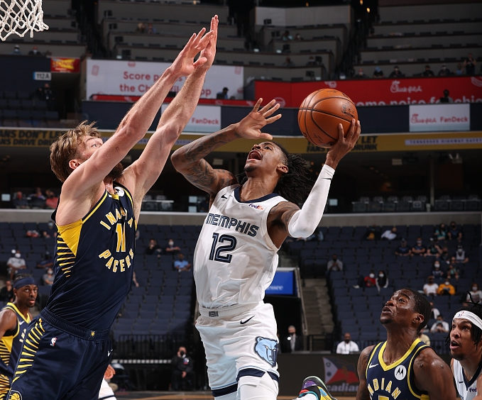 梅西印度行首站仅现身10分钟，部分球迷狂嘘并破坏球场设施（梅西印度行首站仅露面10分钟，部分球迷嘘声四起并损坏球场设施）