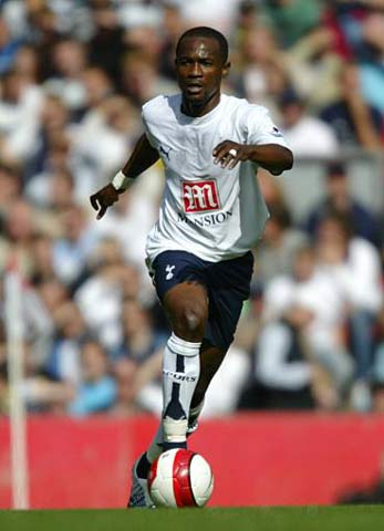 TA：在麦克拉伦执教牙买加时，他曾自掏腰包为工作人员买机票（TA：麦克拉伦执教牙买加期间曾自费为工作人员购机票）